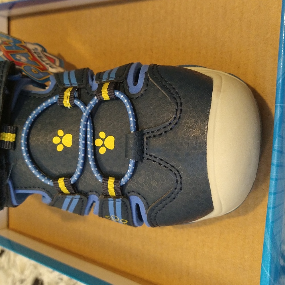 *NEW IN BOX* Paw Patrol Shoes by Nickelodeon with blue flashing lights, size 11